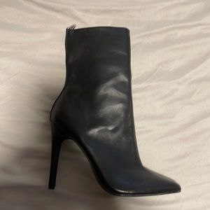 Black boot 7inch heel.